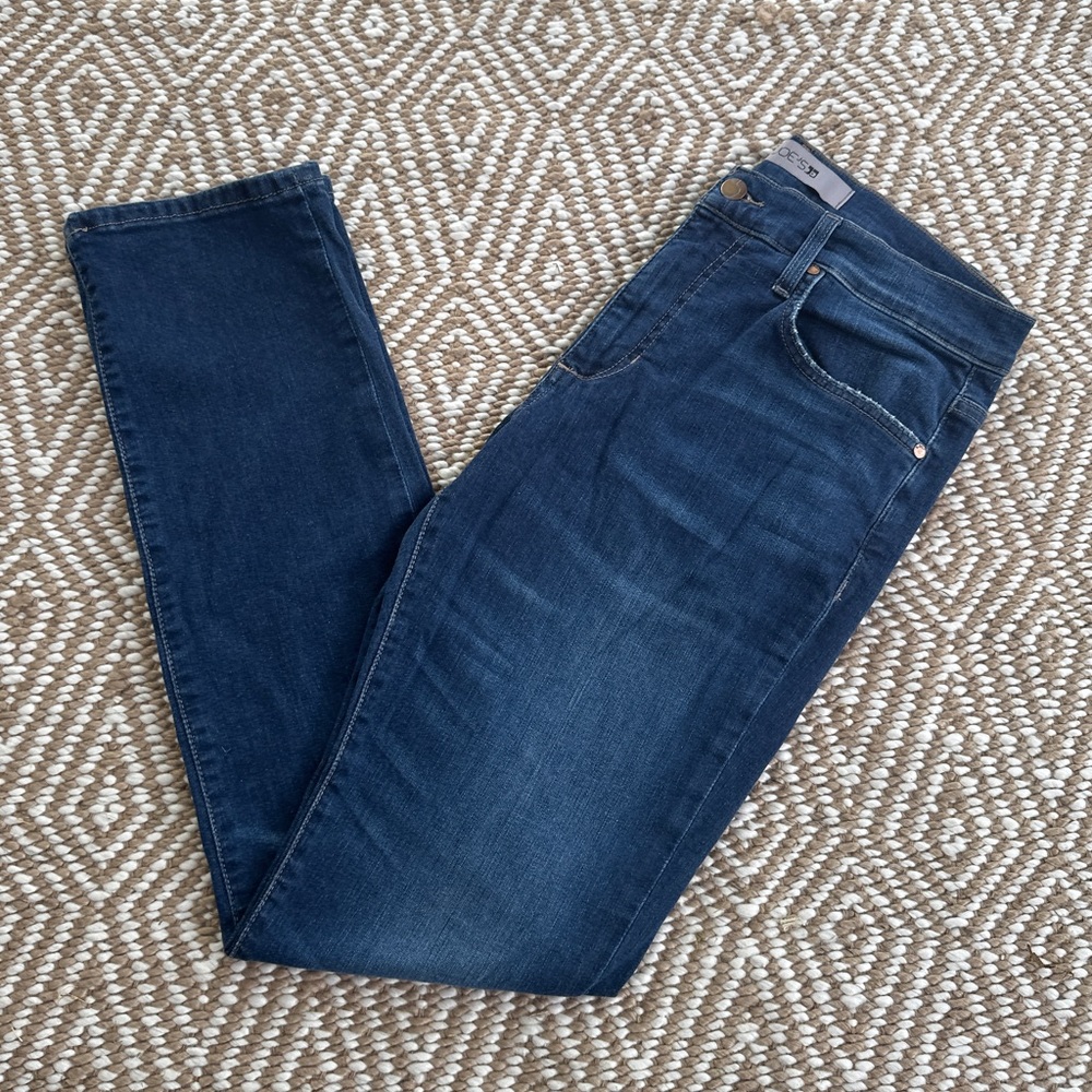 Joe’s Jeans Straight Leg Denim 31” Inseam Size 33 EUC Dark Wash